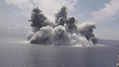 La Armada estadounidense prueba la resistencia de uno de sus portaviones a base de explosivos