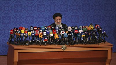Раиси призвал США снять санкции с Ирана