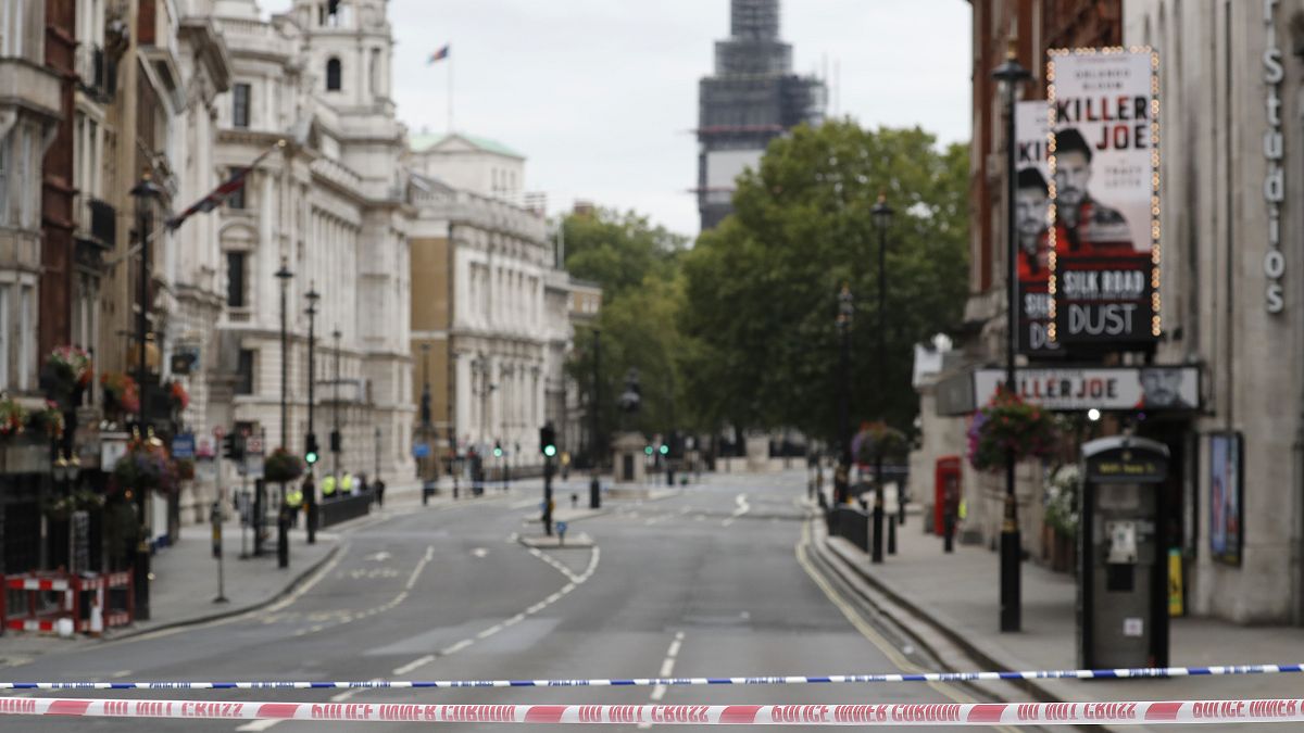 شارع مغلق بعد حادث سير بالقرب من مجلس البرلمان في لندن. 