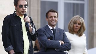 Le président français a décoré deux noms de la musique électro, Jean-Michel Jarre et Marc Cerrone, avant leur concert dans la cour du palais de l'Elysée le 21 juin 2021.