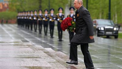 الرئيس الروسي فلاديمير بوتين في مراسم ذكرى قبر الجندي المجهول في موسكو، روسيا.