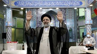 Az eset napokkal azután történt, hogy az erősen keményvonalas Ebrahim Raiszit választották Irán új elnökévé