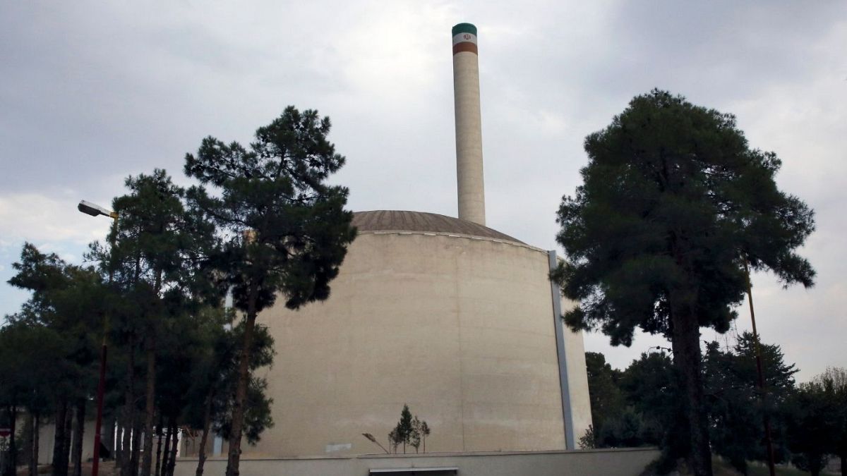 ساختمان راکتور تحقیقاتی متعلق به سازمان انرژی اتمی ایران در تهران