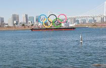 Olimpiyat oyunlarına ev sahipliği yapacak Japonya'nın başkenti Tokyo'da bulunan olimpiyat halkaları