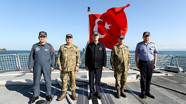 Genelkurmay Baskani Ile Kuvvet Komutanlari Hakkindaki Sorusturmalar Cumhurbaskani Iznine Baglandi Euronews