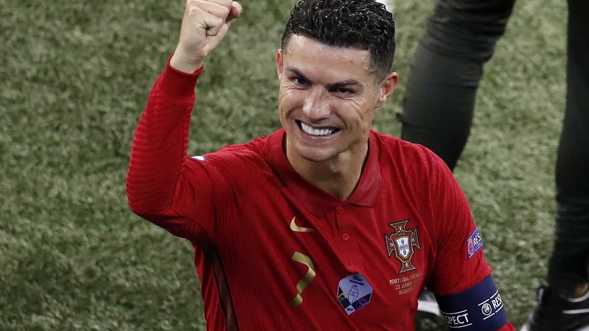 Cristiano Ronaldo celebra golo frente à seleção de França
