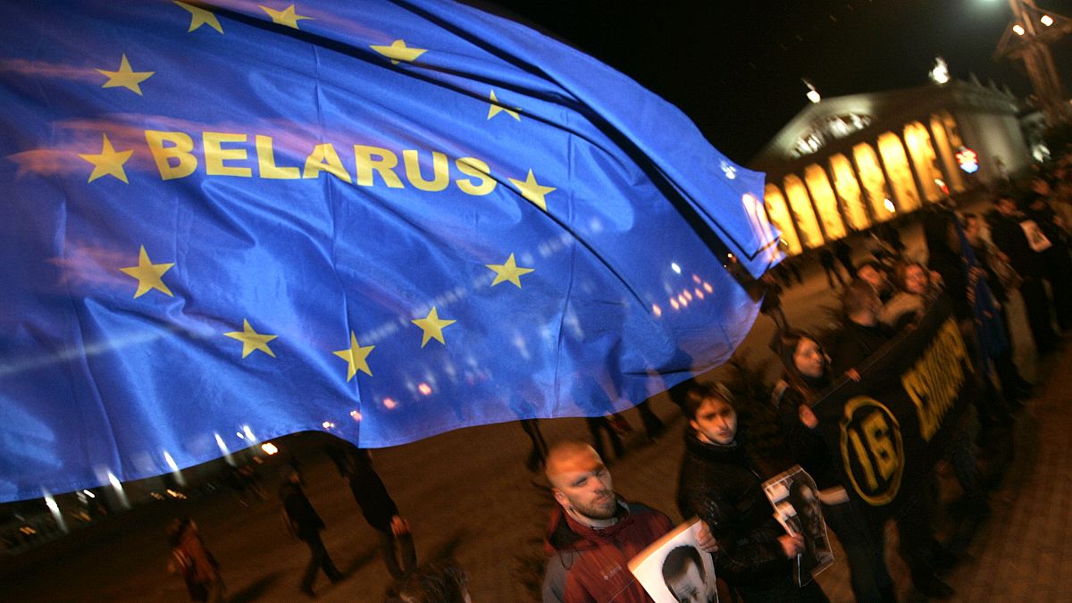 União Europeia publica sanções à Bielorrússia no dia em que Tsikhanouski foi ouvido em tribunal