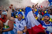 Fans aus Frankreich in Budapest in Ungarn vor dem Match Frankreich Portugal