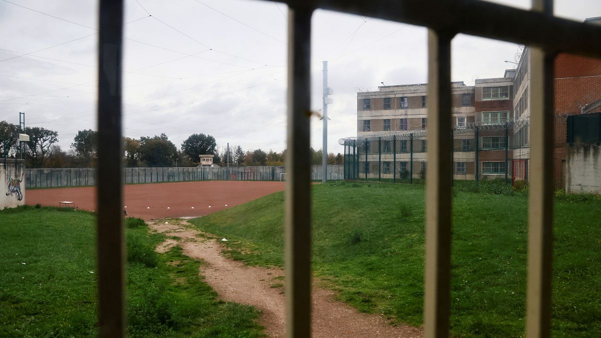 تصویری از حیاط یک زندان در فرانسه 