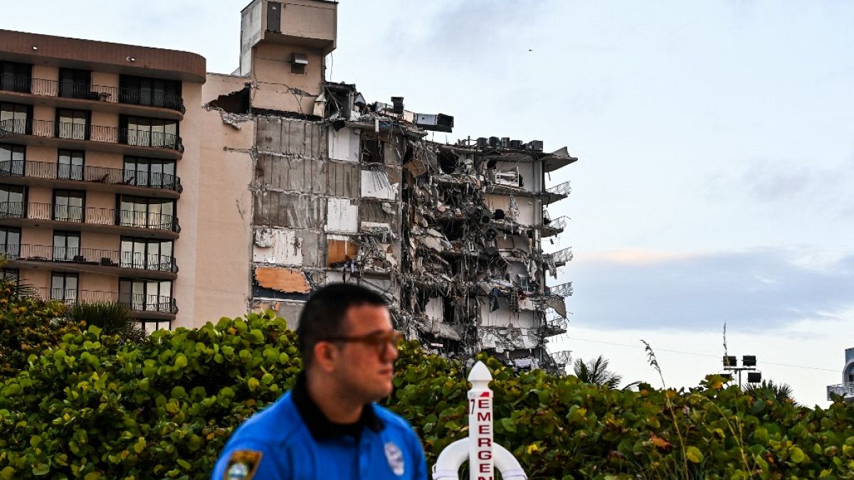 ABD'de 12 katlı bina çöktü, 3 kişi öldü en az 99 kişi kayıp