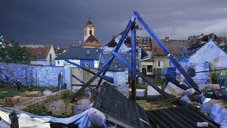 Több halott a dél-morvaországi tornádóban | Euronews