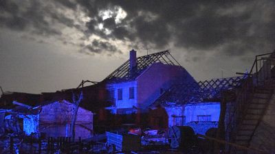 Разрушенные торнадо дома в деревне Моравска Нова Вес 24 июня 2021