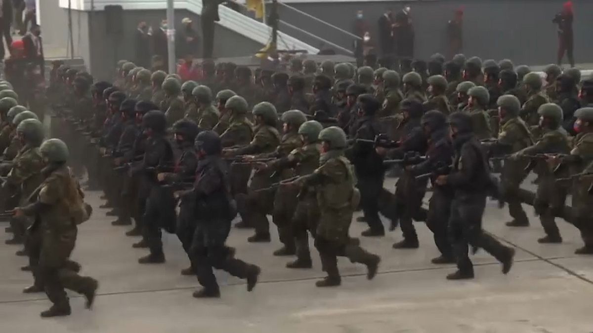عرض عسكري بمناسبة يوم الاستقلال في فنزويللا 