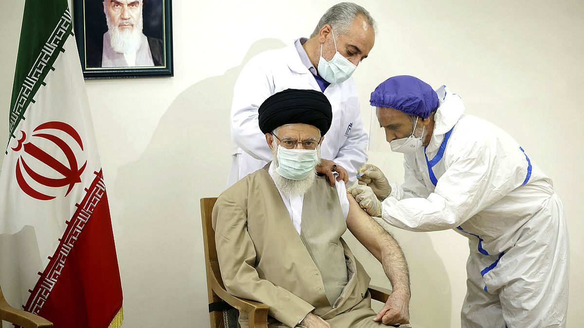 سایت رهبری جمهوری اسلامی اعلام کرد که به علی خامنه‌ای واکسن ایرانی برکت تزریق شده است
