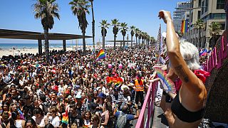 une foule rassemblée pour la "Pride parade" à Tel Aviv