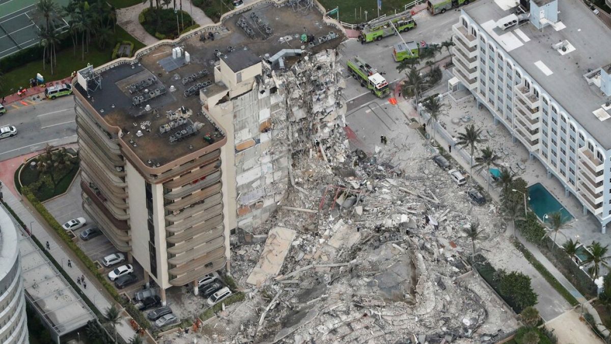 ABD'nin Miami şehrinde çöken 12 katlı binada enkazı altında en az 160 kişinin olduğu tahmin ediliyor.