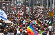 شاهد: آلاف الإسرائيليين يشاركون في "مسيرة فخر" المثليين الجنسيين في تل أبيب
