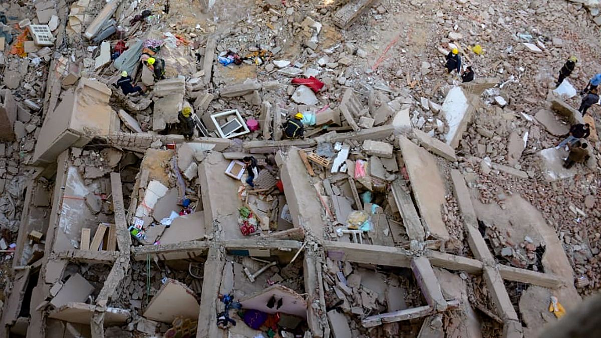 صورة أرشيفية لانهيار أحد العقارات في مصر 
