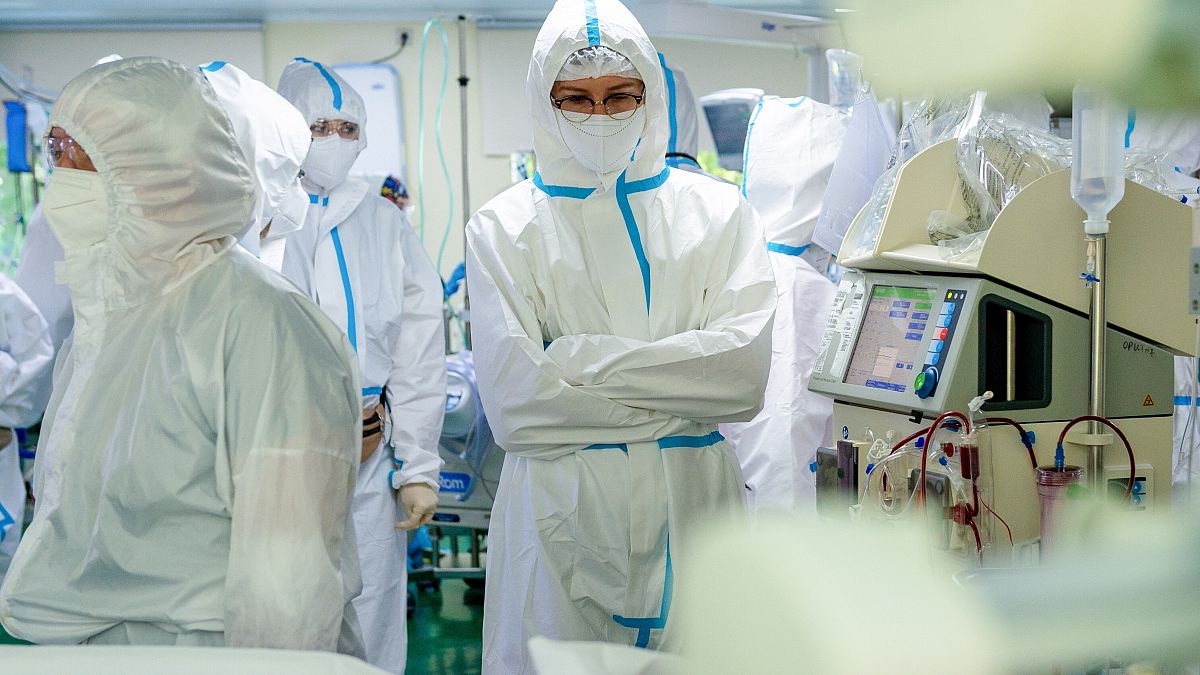 Des médecins russes au chevet d'un malade du Covid-19, le 17juin 2021