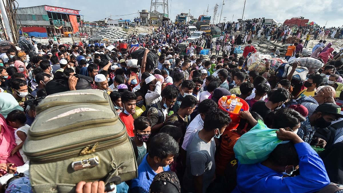 Milhares de pessoas tentaram fugir de Daca antes do confinamento total