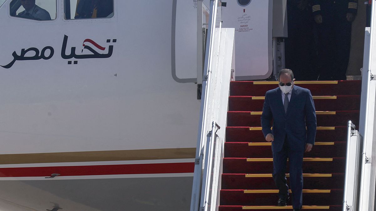 الرئيس المصري عبد الفتاح السيسي لدى وصوله إلى العراق 