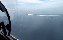 صورة نشرتها وزارة الدفاع الروسية للمدمرة البريطانية إتش إم إس ديفندر خلال عبورها بجانب القرم 