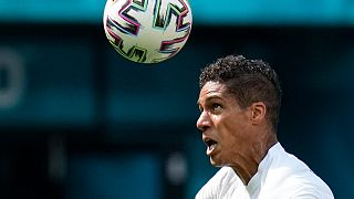 Raphael Varane realiza testes médicos em Manchester Raphael Varane realiza testes médicos em Manchester