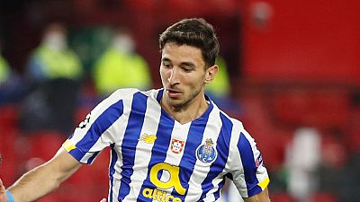 Médio sérvio assina até 2026 pelos "dragões"