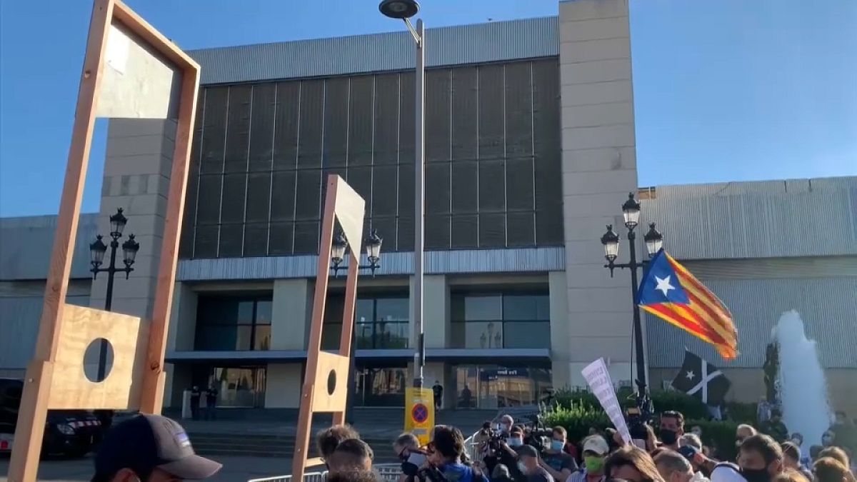 Protesta de separatistas catalanes contra la visita de Felipe VI al MWC de Barcelona