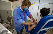 Les campagnes de vaccination contre le Covid-19 en Europe se tournent vers les adolescents