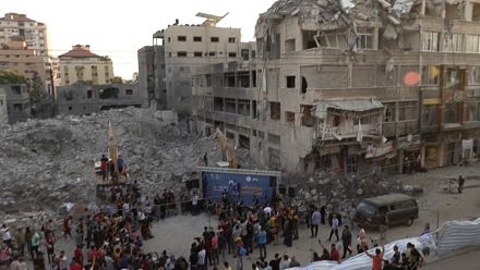 Gazans watch music concert amidst rubble