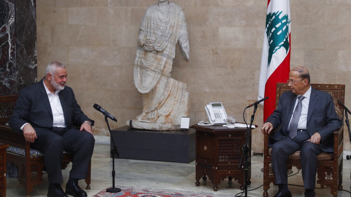 التقى الرئيس اللبناني ميشال عون مع رئيس المكتب السياسي لحركة حماس إسماعيل هنية في قصر الرئاسة في بيروت، الإثنين 28 يونيو 2021