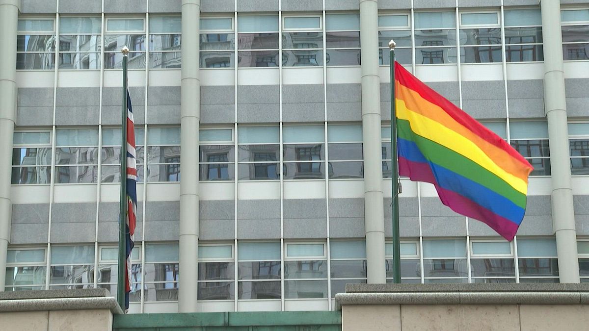 سفارات غربية ترفع أعلام فخر المثلية في روسيا