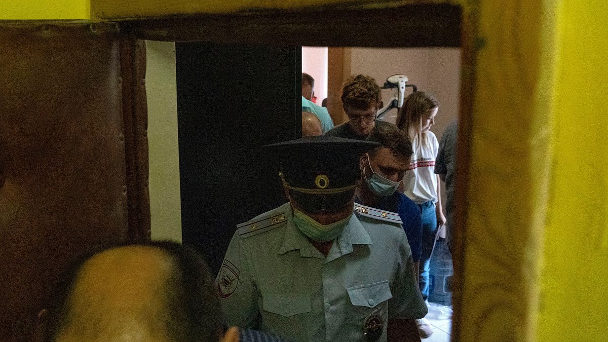 Επιδρομή της αστυνομίας στο σπίτι της δημοσιογράφου Μαρία Ζολομπόβα.