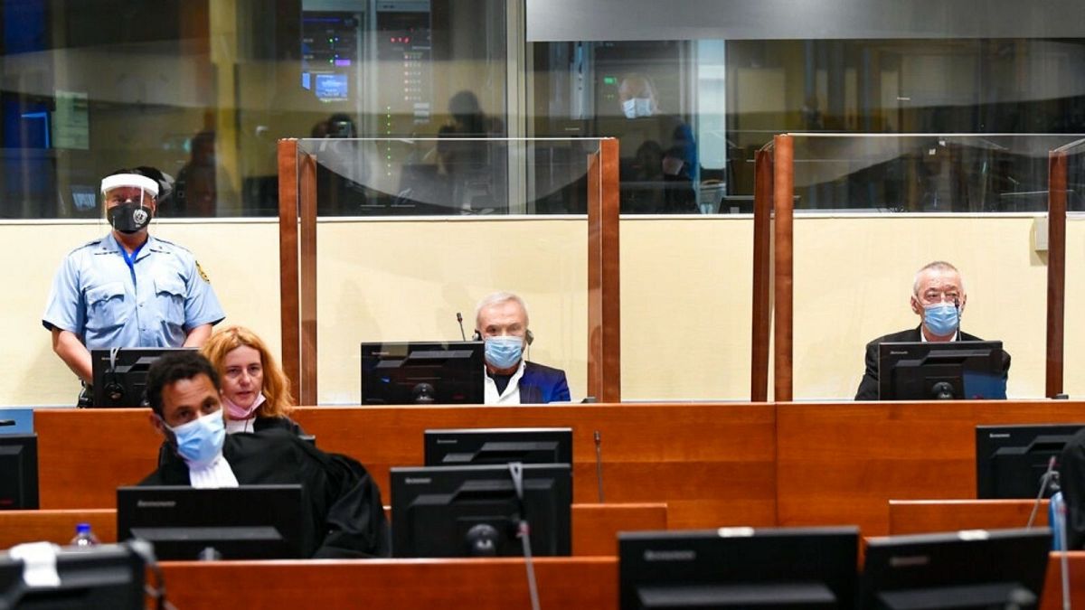 حضور یوویتسا استانیسیچ و فرانکو سیماتوویچ در جلسه قرائت حکم دادگاه لاهه
