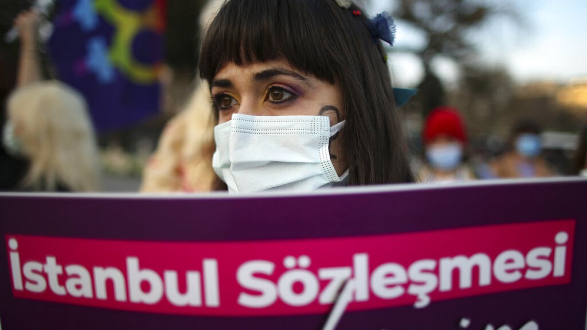 Az Isztambuli Egyezmény mellett tüntetők, 2021, Isztambul, Törökország