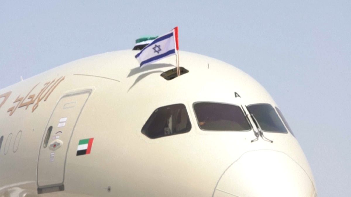 طائرة تابعة لشركة طيران الاتحاد الإماراتية تحمل علم إسرائيل.