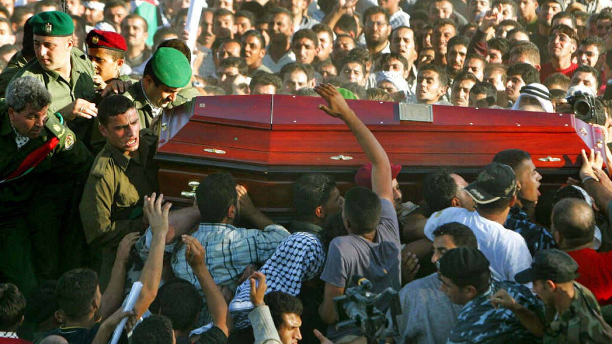 تشییع جنازه یاسر عرفات در رام‌الله