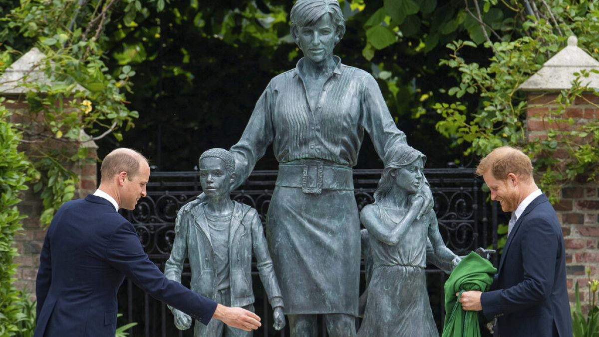 Les princes William et Harry, inaugurant une statue en hommage à leur mère Lady Diana, le 01/07/2021