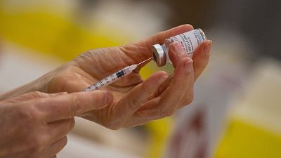 Tek dozu koronavirüsten korunmak için yeterli mi?