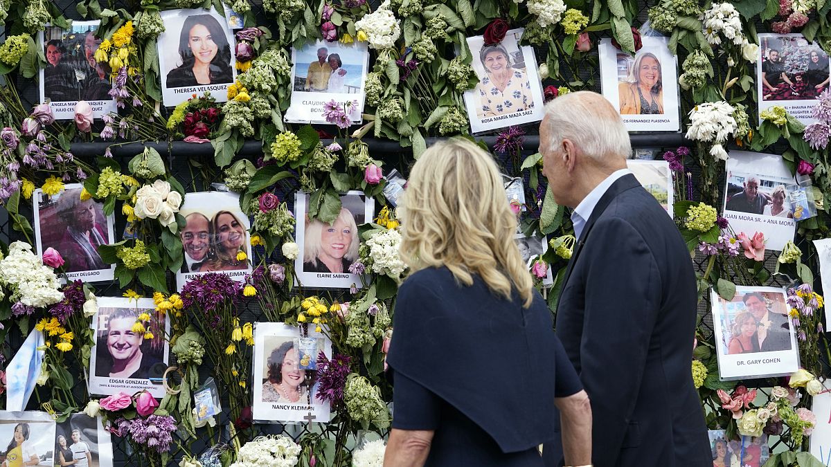 Joe Biden y su esposa rinden homenaje a las víctimas