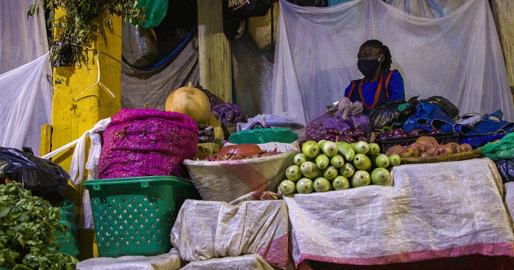 Uganda: Market vendors navigate strict coronavirus-prevention curfew