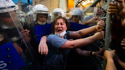 Women demonstrators clash with Turkish police.