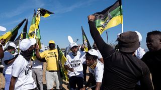 Afrique du Sud : les partisans de Zuma campent devant son domicile à Nkandla