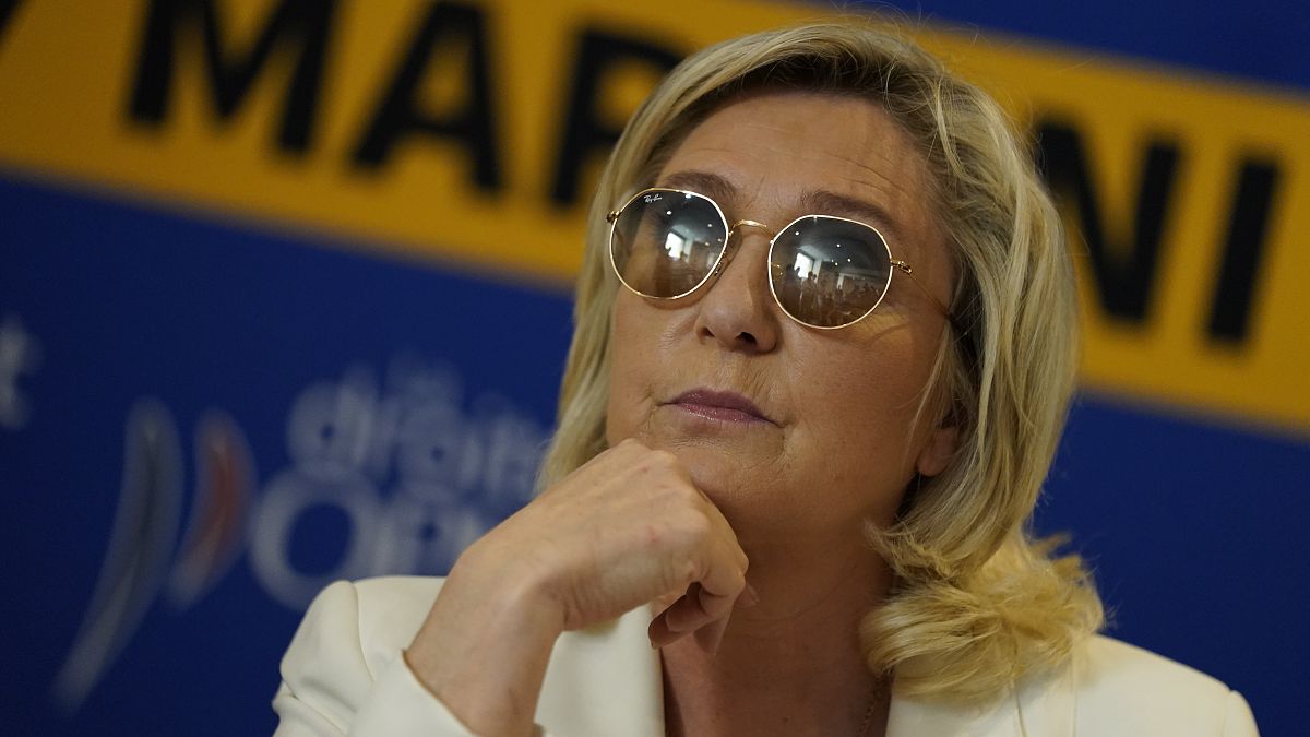  زعيمة اليمين المتطرف الفرنسي مارين لوبن