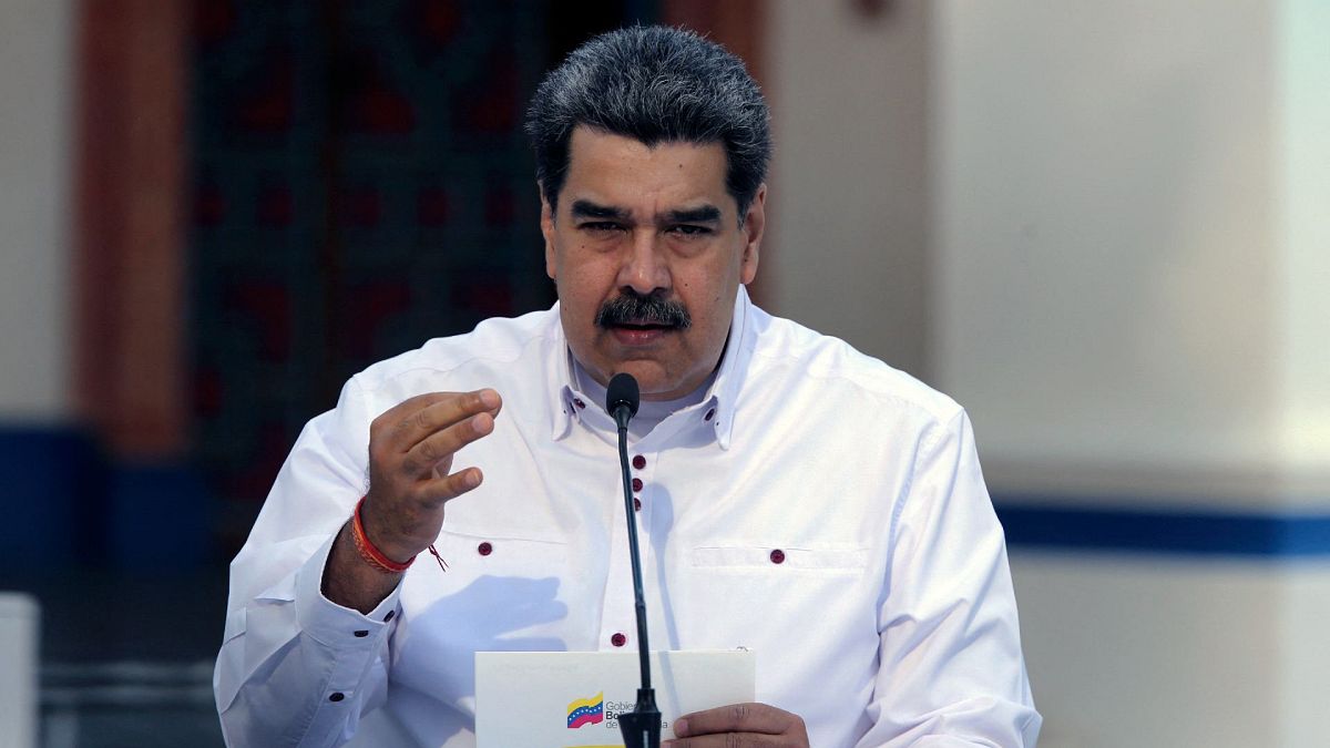 نيكولاس مادورو وهو يتحدث في قصر ميرافلوريس الرئاسي في كاراكاس، فنزويلا، 4 أبريل 2021