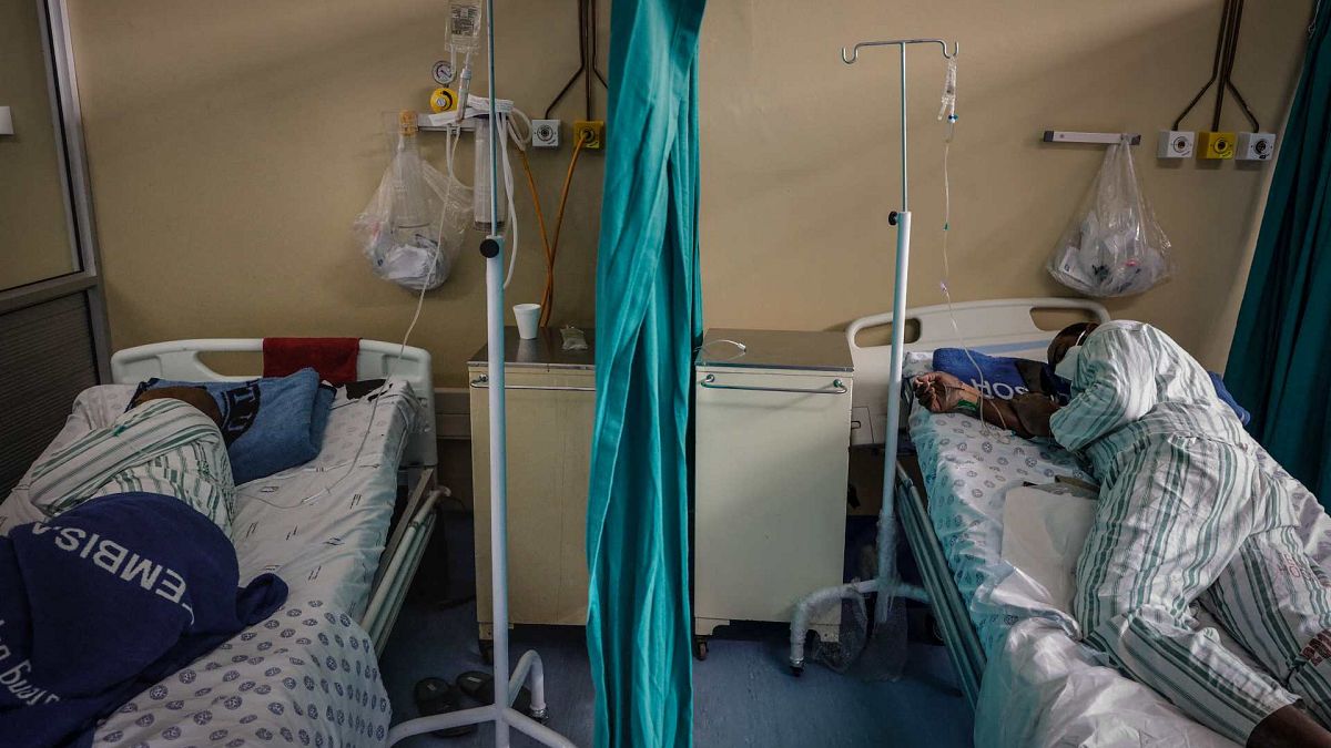 المرضى المصابون بكوفيد -19 في مستشفى تمبيسا، جنوب إفريقيا، 2 مارس 2021