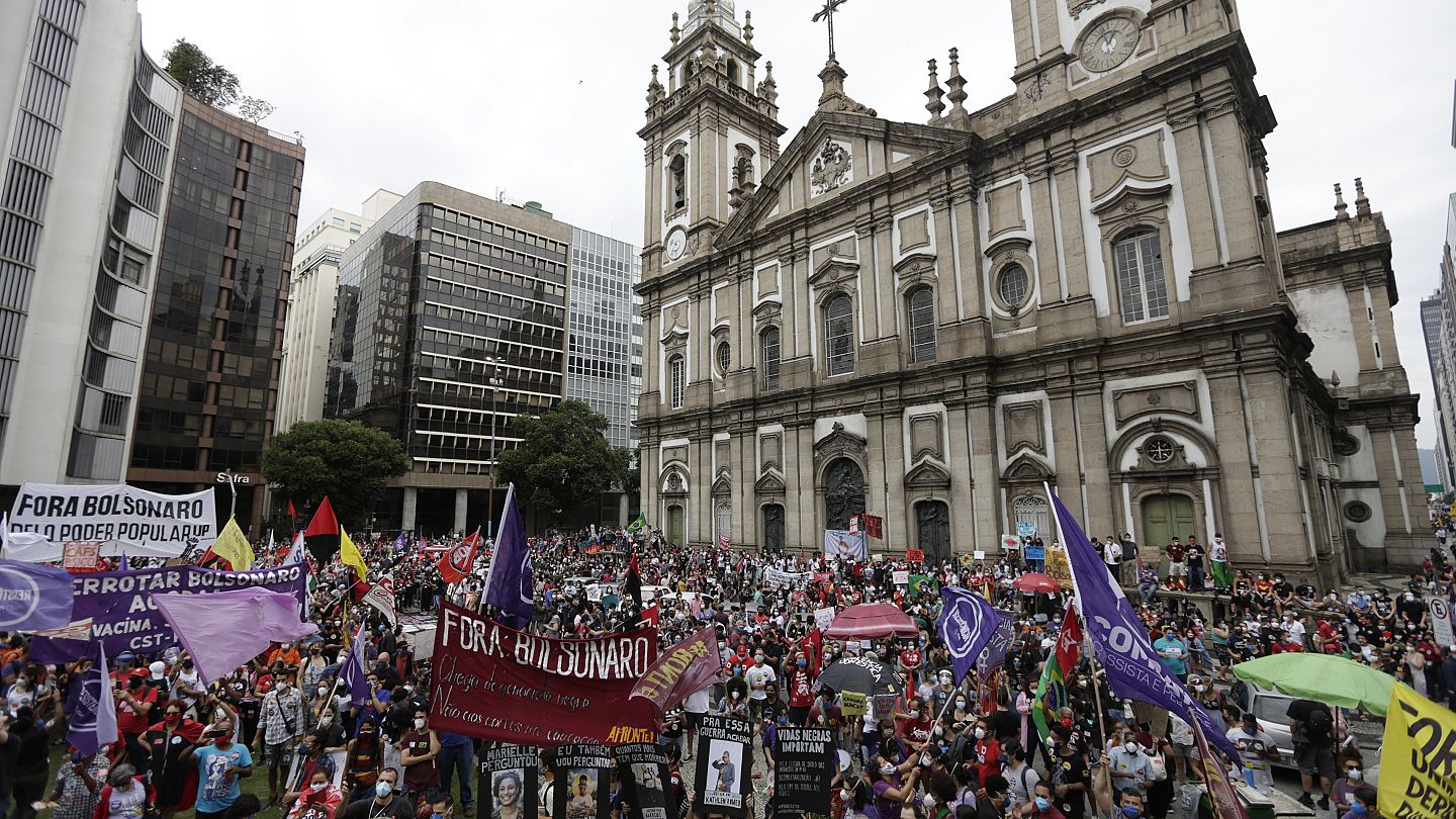 Manifestantes pedem saída de Bolsonaro e vacinas contra Covid-19