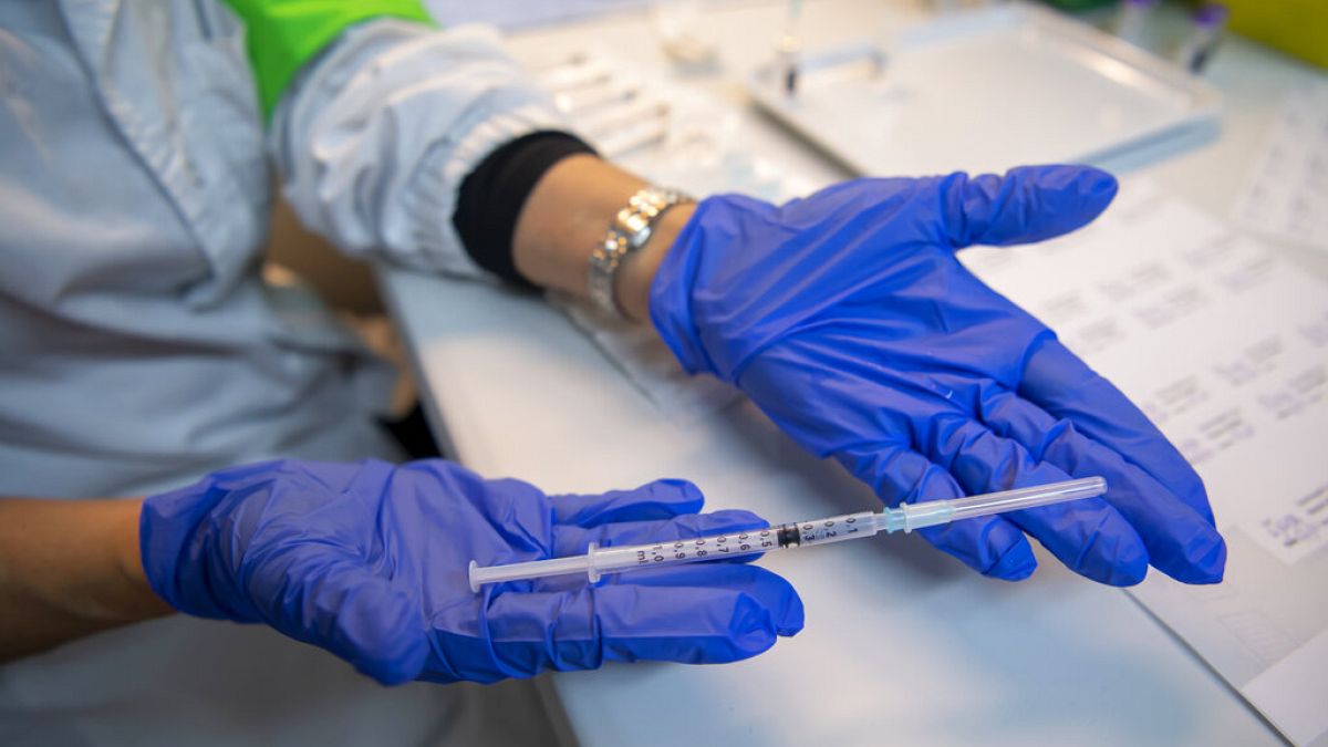 Impfung mit BioNTech/Pfizer in Genf in der Schweiz