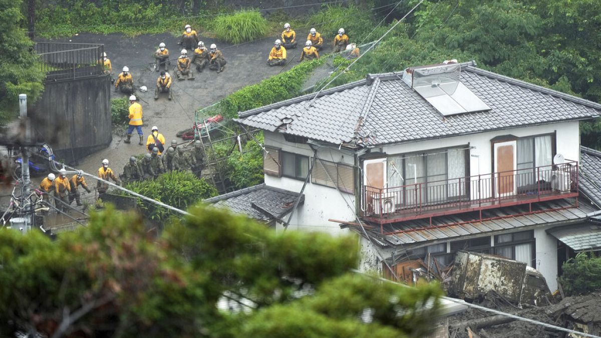 تصاویری از ویرانی‌های گسترده سیل بنیان‌کن و رانش زمین در ژاپن